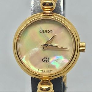 GUCCI 2700L Women’s Bangle Wrist watch Mother of Pearl Dial Gold Plated